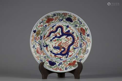 Colorful dragon pattern plate of Ming Dynasty
