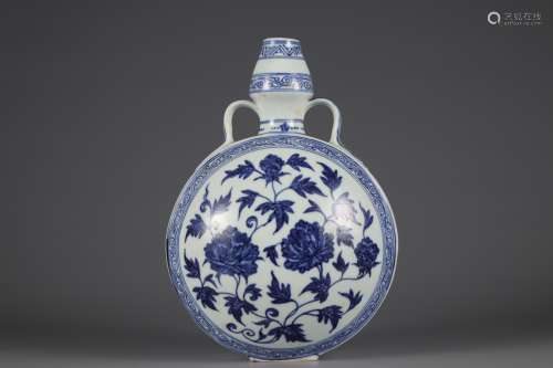 Ming Dynasty blue and white flower gourd flat bottle