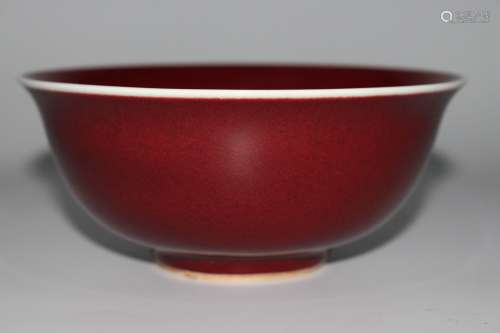 红釉碗