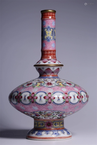 A Chinese Enamel Glazed Porcelain Vase