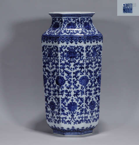 A Blue and White Vase Qianlong Period