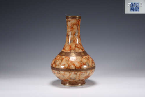A Faux Marble Vase Yuhuchunping Qianlong Period