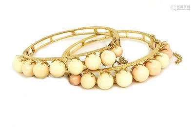 Vintage Coral 14k Yellow Gold Set of 2 Beaded Bangle