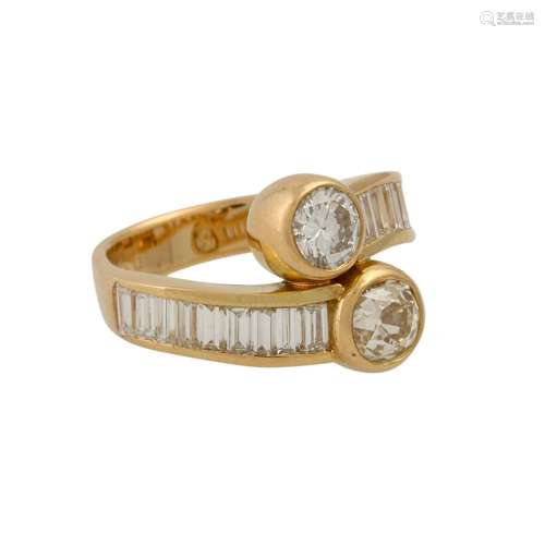 Ring mit verschiedenen Diamanten zus. ca. 2,5 ct,