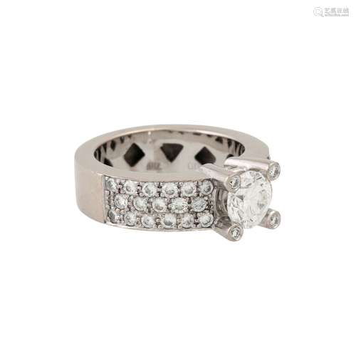 Ring mit Brillant ca. 1,0 ct und 34 Brillanten zus. ca. 0,72...