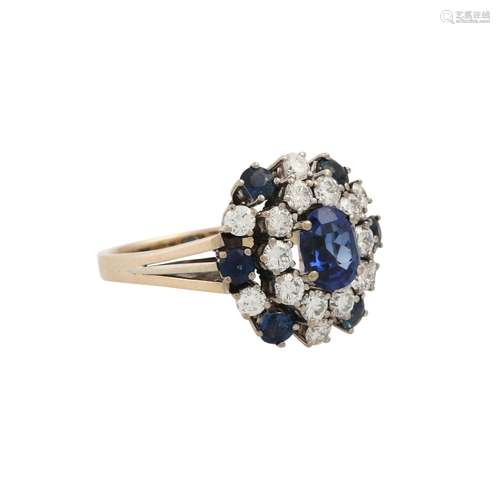 Ring mit synth. Saphir, 16 Brillanten von zus. ca. 1,1 ct,