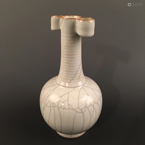 Chinese Ge Type Bottle Vase