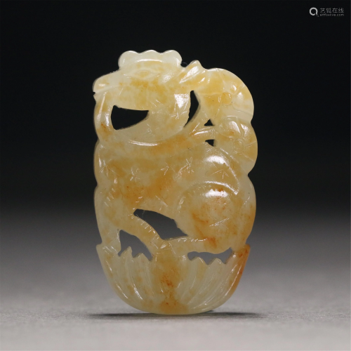 A CHINESE JADE CARVED HAND PIECE OF DEER AND LINGZHI