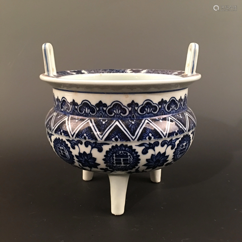 Chinese Blue-White Tripod Censer, Qianlong Mark