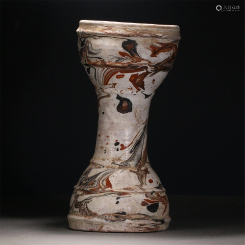 A CHINESE TWISTED BODY POLYCHROME PORCELAIN DECORAT…