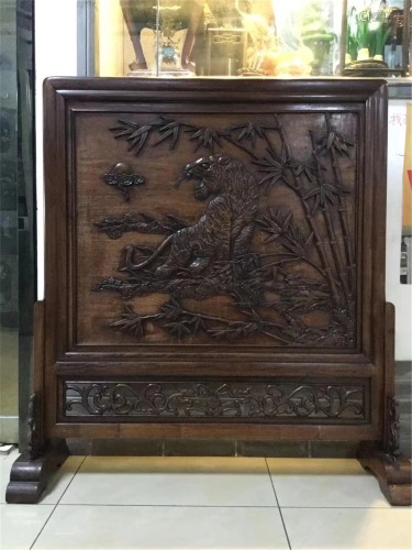 A CHINESE HARDWOOD TIGER AND BAMBOO TABLE SCREEN