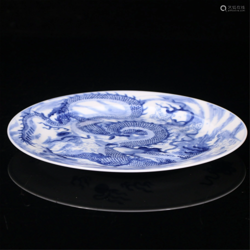 A CHINESE BLUE AND WHITE DRAGON PORCELAIN PLATE