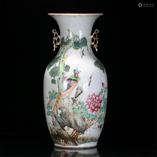 A CHINESE FAMILLE ROSE FLOWER-BIRD DOUBLE HANDLED VASE