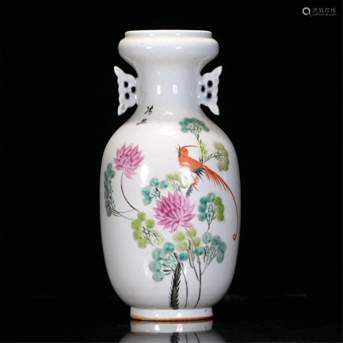 A CHINESE FAMILLE ROSE FLOWER-BIRD DOUBLE HANDLED VASE