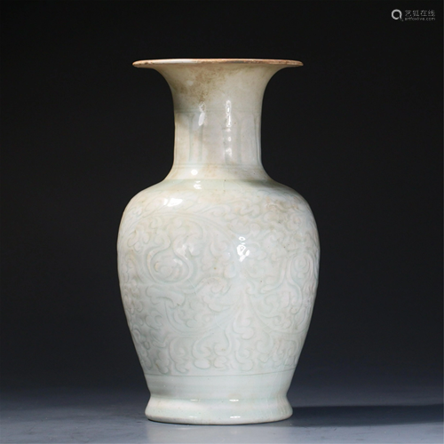 A CHINESE HUTIAN-TYPE INCISED PORCELAIN VASE