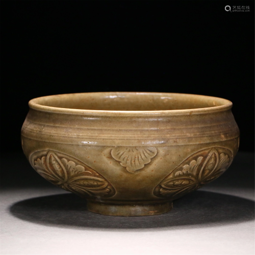A CHINESE YUE-TYPE INCISED CELADON WASHER