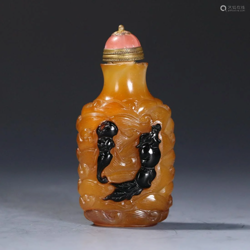 A CHINESE COLORED GLASS CARVED SNUFF BOTTLE