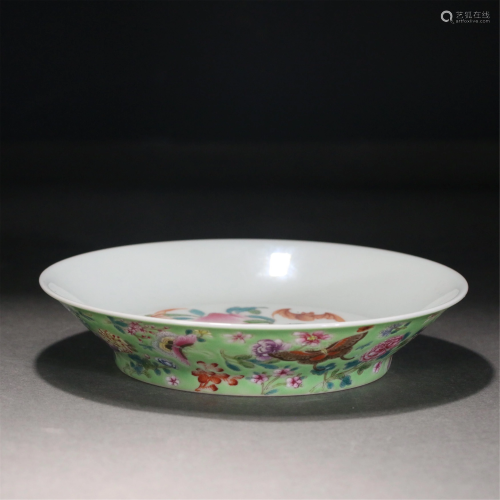 A CHINESE GUAN TYPE FAMILLE ROSE PORCELAIN PLATE