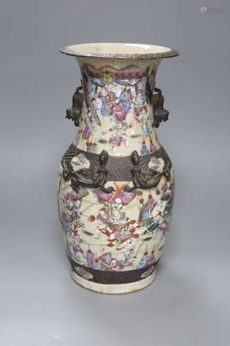 A Chinese famille rose crackle glaze vase, early 20th centur...