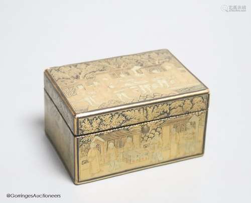 A Chinese gilt decorated lacquer box, 9.5cm