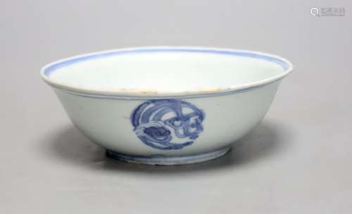 A Chinese Kangxi blue and white bowl, diameter 15cm