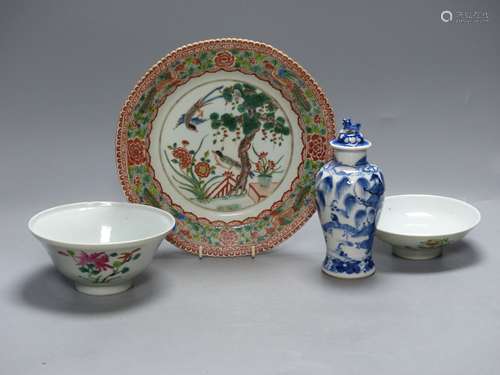 A Chinese lidded bowl, a blue and white vase and a plate, Qi...