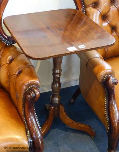 A 19th century mahogany tripod occasional table, 48 cm wide,...