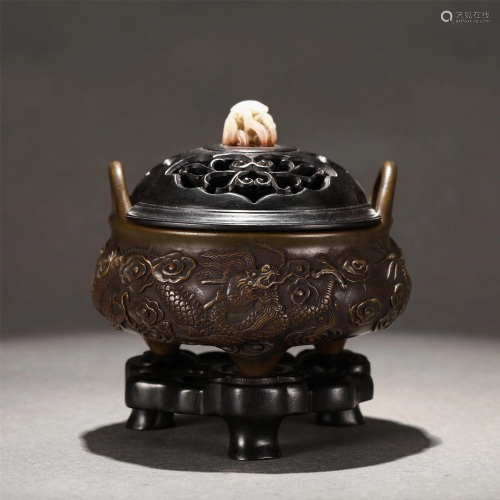 A CHINESE INCISED DRAGON CENSER WITH DOUBLE HANDLES