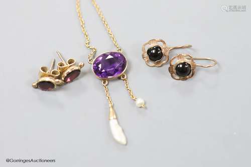 A 15ct amethyst and baroque pearl drop pendant (stone missin...