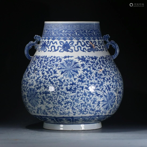 A CHINESE BLUE AND WHITE DOUBLE HANDLED ZUN VASE