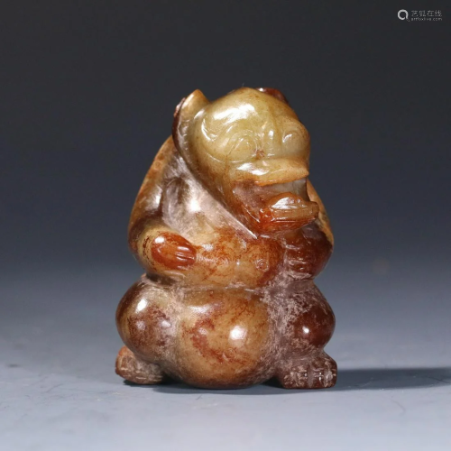 A CHINESE JADE CARVING OF A BEAR