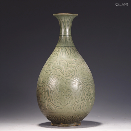 A CHINESE LONGQUAN TYPE INCISED PORCELAIN VASE