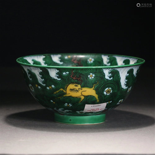 A CHINESE GUAN TYPE SAN-CAI GLAZE POTTERY BOWL