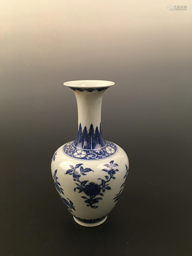 Chinese Blue and White Porcelain Vase