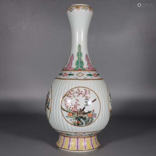 Chinese Qing Dynasty Qianlong Famille Rose Porcelain Bottle