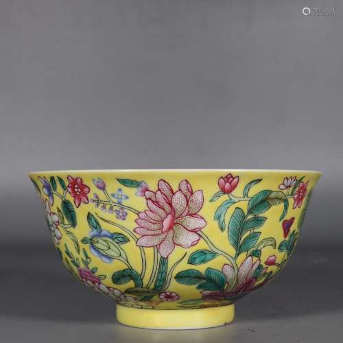 Chinese Qing Dynasty Yongzheng Yellow Ground Famille Rose Po...