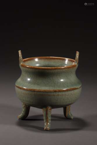 Chinese Longquan Kiln Porcelain Tripod Furnace