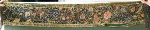 AN EARLY 17TH CENTURY ENGLISH WOVEN WOOL TAPESTRY RUNNER, wi...