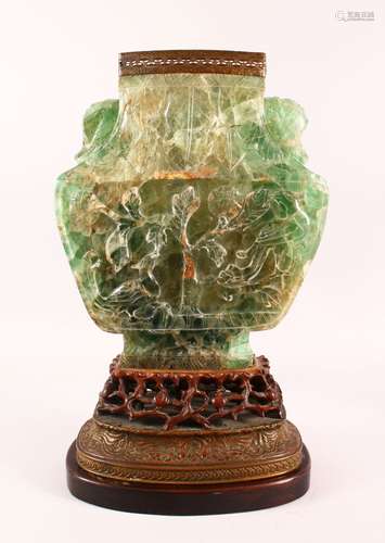 A LARGE AND IMPRESSIVE CHINESE CARVED GREEN QUARTZ VASE / LA...