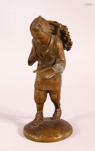 A SMALL JAPANESE/ORIENTAL BRONZE FIGURE OF A TRAVELLING MAN,...