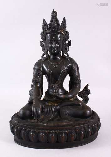 AN INDIAN BRONZE BUDDHA / DEITY, 36cm high.