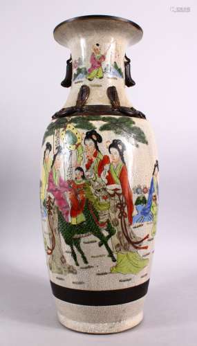 A LARGE CHINESE 19TH / 20TH CENTURY FAMILLE ROSE CRACKLEWARE...