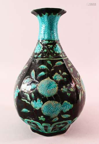 A MING STYLE TURQUOISE DECORATED FAHUA YUCHUNPIN PORCELAIN V...