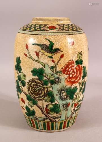 A 19TH CENTURY CHINESE FAMILLE VERTE PORCELAIN JAR - decorat...