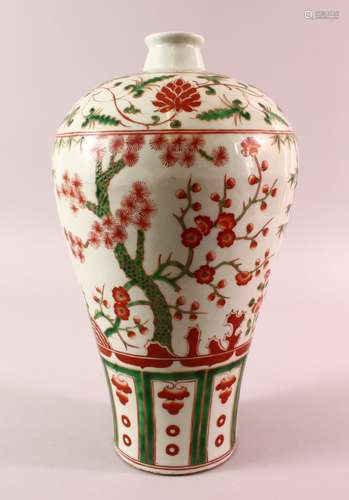 A MING STYLE WUCAI DECORATED PORCELAIN MEIPING VASE - decora...