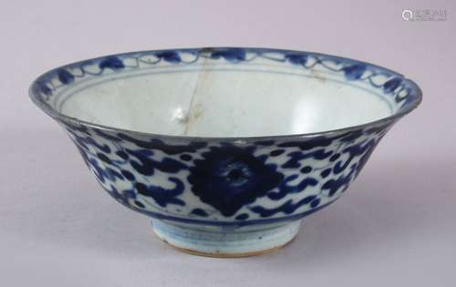 A CHINESE MING BLUE & WHITE PORCELAIN BOWL, decorated with u...