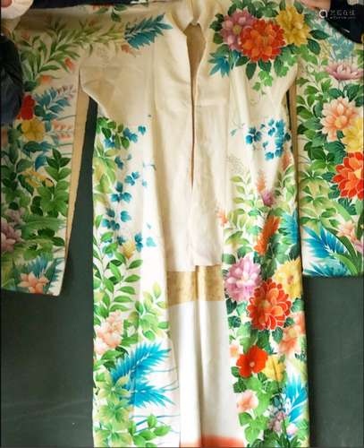 A GOOD HEAVY SILK KIMONO with colourful tropical floral deco...