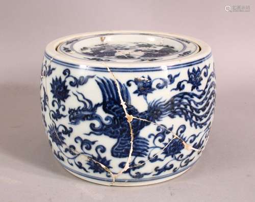 A CHINESE BLUE AND WHITE PORCELAIN POT AND COVER, the body p...