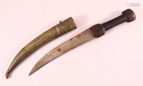 AN IRANIAN OR TURKISH OTTOMAN HUNTER KNIFE, carved wood hand...