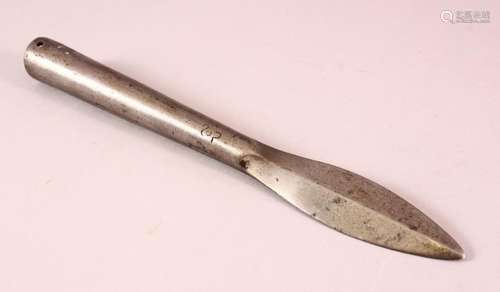 AN INDIAN STEEL SPEARHEAD, with traces of engraved script - ...